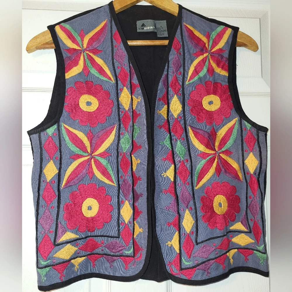 LizWear Vintage 90s Embroidered Bright Floral Vest Size Small‎ Black Pink Yellow